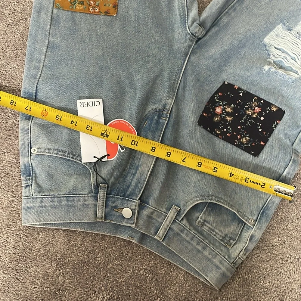 CIDER⚡️Cute Patchy Denim Jeans Size Small - Picture 12 of 14